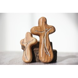 Cruz de mano de olivo PINTADA grande · crucifijo16 · ARTE5037