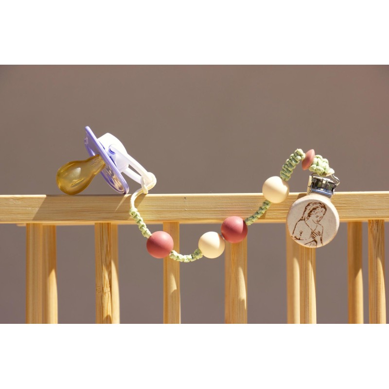 Chupetero 03 de la Bella Pastora (hilo macrame verde) Ch003 · NENU3