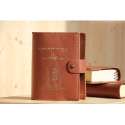 Funda de Breviario grabada: El Espiritu del señor está sobre mí (marrón). ARTESANO. BRE004 · ARTE102