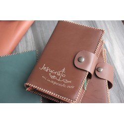 Funda de breviario grabada: Jesucristo mi inseparable vivir (marrón). ARTESANO. BRE001 · ARTE10200