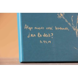 203-ALGO NUEVO ESTÁ BROTANDO. A5 polipiel-Azul antracita. ALG-205-Aza · PAP203