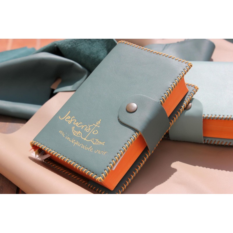 Funda de Breviario grabada: Jesucristo mi inseparable vivir (Verde Oscuro). ARTESANO. BRE001Vo · ART