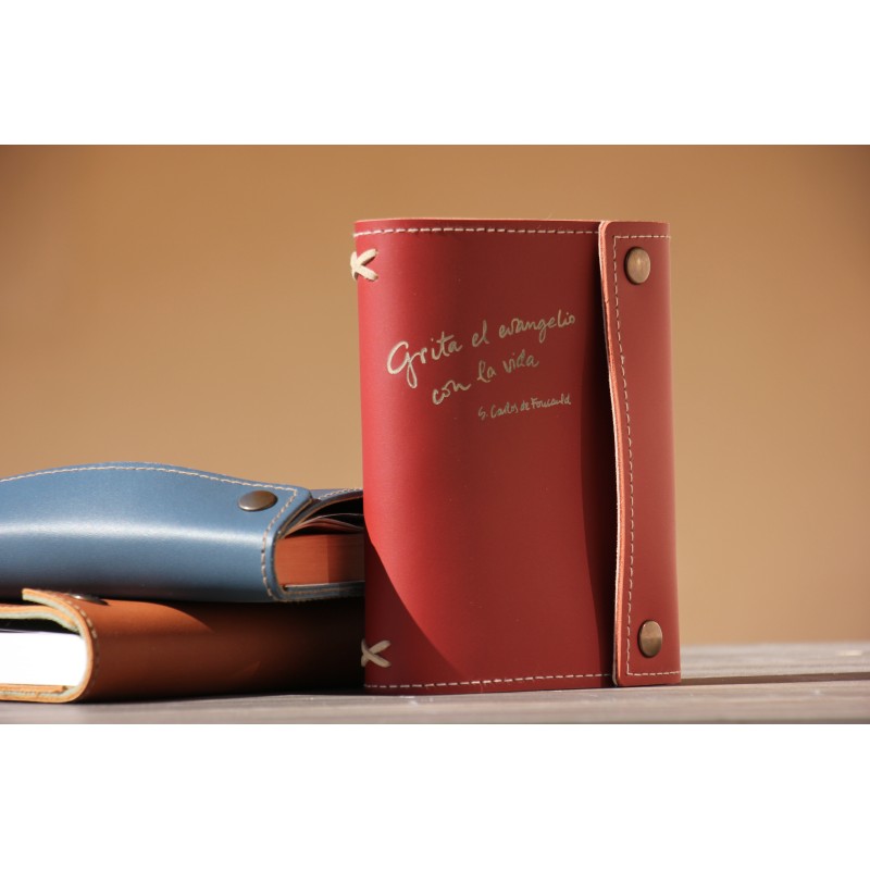 Funda Evangelio del día: Grita el evangelio con la vida. ARTESANO. Rojo oscuro. EV6006 · ARTE10306