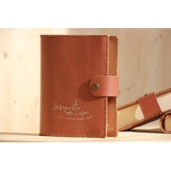 Funda de Biblia grabada: Jesucristo mi inseparable vivir (marrón).  ARTESANO. BIB001 · ARTE10001
