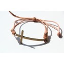 Pulsera de cuero natural con cruz color bronce