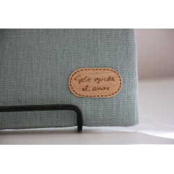 Funda para Tablet Solo queda el amor (Verde agua). ARTESANO. Amor-Ver · POPU2