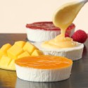 Tartaletas de queso con limón, mango y frambuesa