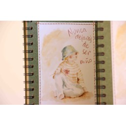 41-NUNCA DEJARÁS DE SER NIÑO. A5 espiral hojas recicladas kraft verde. SER-210-VER