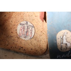 Bolso móvil de corcho. Cruz de los cuatro. ARTESANO. BOL-mov-ROJ · POPU200