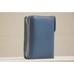 Funda de Biblia grabada: Bella Pastora. Cremallera. Azul marino. ARTESANO. BIB008 · ARTE10008