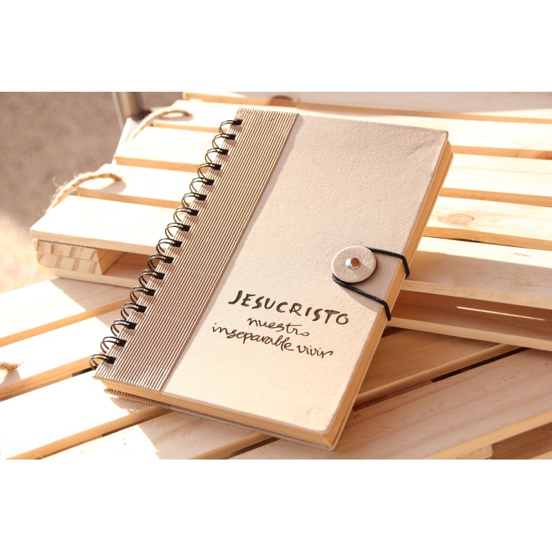 302-JXTO NUESTRO INSEPARABLE VIVIR. A5 boton kraft. XTO-203 · PAP302