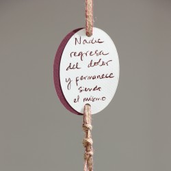 Miniatura. Nadie regresa del dolor y permanece sie. Mn004 · REG2004