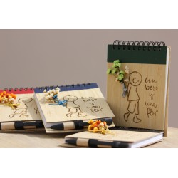 UN BESO Y UNA FLOR. Bambú vertical boli 10x13cm(niño). Colores. BES-108-o · PAP7002