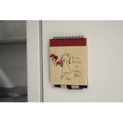 UN BESO Y UNA FLOR. Bambú vertical boli 10x13cm(niña). Colores. BES-108-a · PAP7001