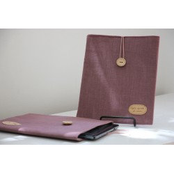 Funda para Tablet Solo queda el amor (Berenjena). ARTESANO. Amor-Ber · POPU1