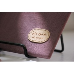 Funda para Tablet Solo queda el amor (Berenjena). ARTESANO. Amor-Ber · POPU1